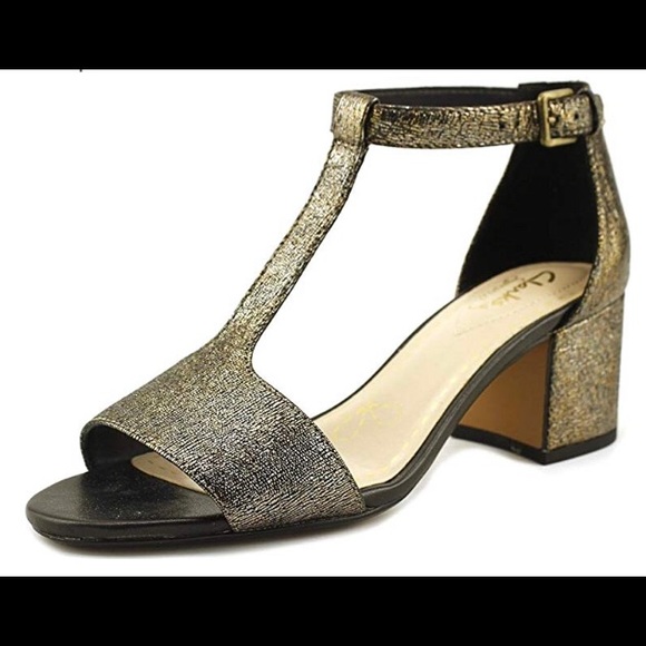 Clarks Shoes - NWT Clarks bronze metallic sandals New never worn! Block heel shoe sz 6 sandals